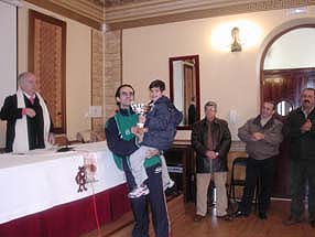  Antonio Espejo con su hijo recogiendo el premio 